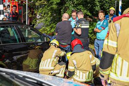 Aangereden fietser komt klem te zitten in Naarden