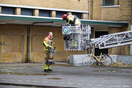 Schoorsteen afgebroken door storm in Bussum