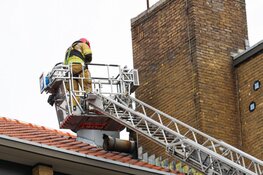 Schoorsteen afgebroken door storm in Bussum