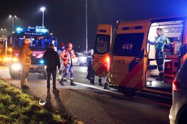 Motor vliegt uit bestelbusje bij ongeluk A1