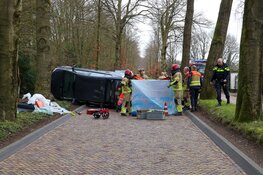Eenzijdig ongeval in Blaricum, gewonde uit voertuig gehaald
