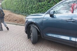 Ongeluk door onwel geworden automobilist in Laren