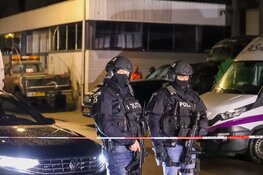 Grootscheepse politie-inval bij bedrijf in Naarden