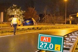 Bestuurder onder invloed crasht op vangrail