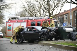 Ongeluk in Hilversum: auto tegen ondergrondse container
