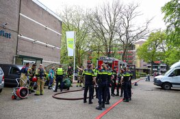Brand in appartement in Bussum: hond uit woning gehaald