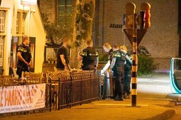 Politie houdt man met vuurwapen in café Laren aan