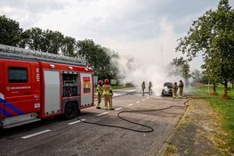 Auto in brand op A1 bij Naarden