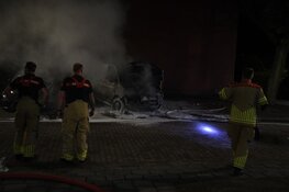 Bestelbus in brand aan 't Harde in Hilversum