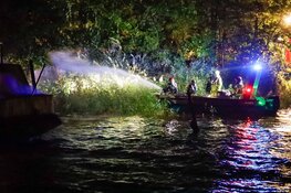 Brand op woonboot in Naarden