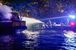 Brand op woonboot in Naarden