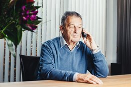 De Luisterlijn en Beter Horen bundelen krachten in strijd tegen eenzaamheid: ‘iedereen verdient een luisterend oor’