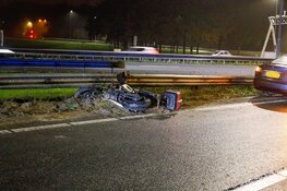 Motorrijder onderuit op oprit A1 bij Bussum