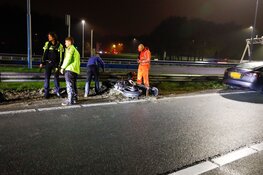 Motorrijder onderuit op oprit A1 bij Bussum