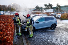 Auto in brand op Struikheiweg in Bussum