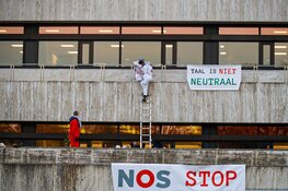 Demonstratie op terrein van NOS in Hilversum