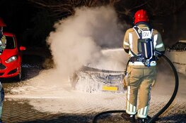 Geparkeerde auto in brand in Loosdrecht