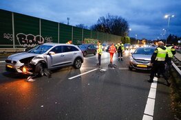 Ongeluk op A1 bij Laren, uur vertraging