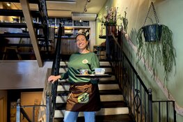 Geboren en getogen Hilversumse Debra Seure neemt Bagels & Beans aan de Kerkstraat over