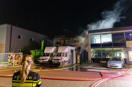 Flinke brand bij kringloopwinkel in Naarden
