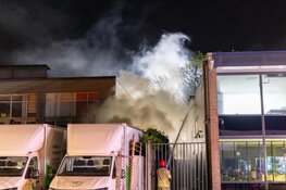 Flinke brand bij kringloopwinkel in Naarden