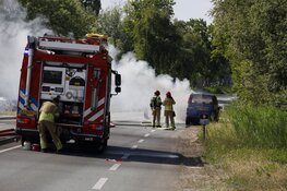 Bestelbus brandt uit in Kortenhoef