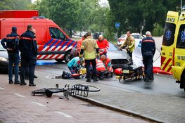 Fietser ernstig gewond na aanrijding met auto in Hilversum