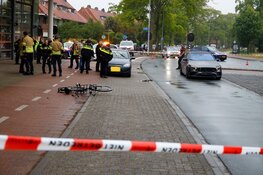 Fietser ernstig gewond na aanrijding met auto in Hilversum