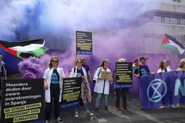 Extinction Rebellion bezet Hilversums Mediapark: ‘NOS, wees eerlijk!’