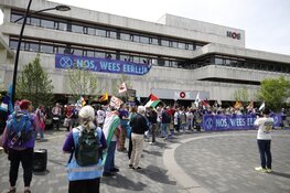 Extinction Rebellion bezet Hilversums Mediapark: ‘NOS, wees eerlijk!’