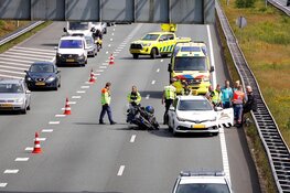 Motorrijder achterop auto gebotst op de A1