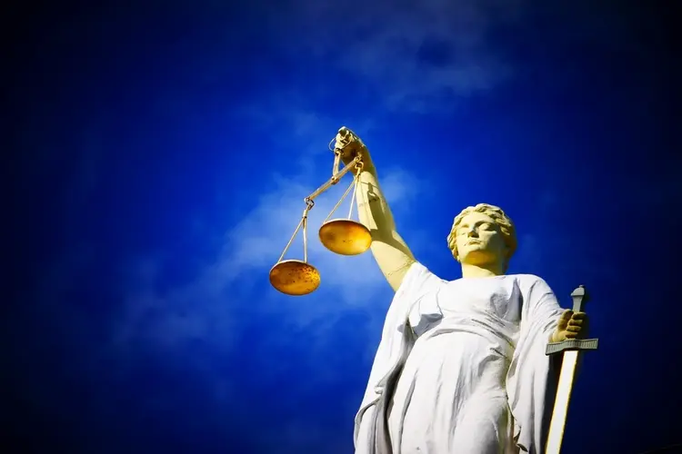 Ambtenaar veroordeeld voor overnemen van vertrouwelijke en gevoelige gegevens