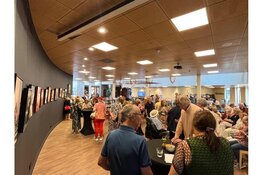 Monique Kropman opent expositie ‘Her er Jeg’ van Annemieke Vetter