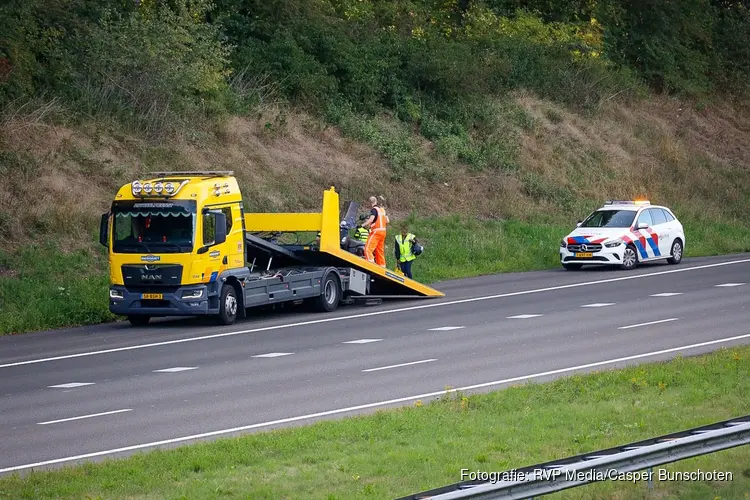 Brommerrijder van snelweg A27 gehaald