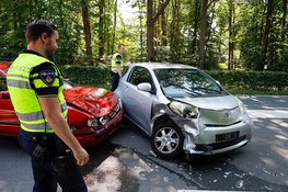 Botsing tussen twee auto’s in Blaricum: één persoon naar ziekenhuis