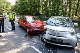 Botsing tussen twee auto’s in Blaricum: één persoon naar ziekenhuis