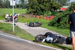Botsing tussen twee brommers aan de Dammerweg in Nederhorst den Berg