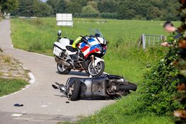 Botsing tussen twee brommers aan de Dammerweg in Nederhorst den Berg