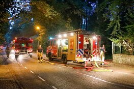 Grote woningbrand in Bussum, straat afgesloten