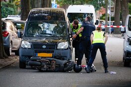 Botsing tussen busje en brommer in Hilversum, één gewonde