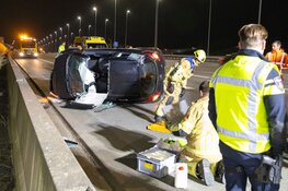 Bestuurster uit auto geknipt na eenzijdig ongeval op A1