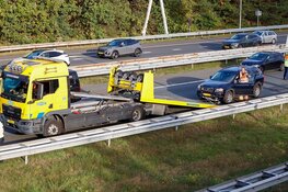 Kop-staartbotsing tussen drie auto’s op A1 bij Laren