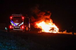 Auto volledig uitgebrand op A27 bij Blaricum