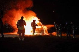Auto volledig uitgebrand op A27 bij Blaricum