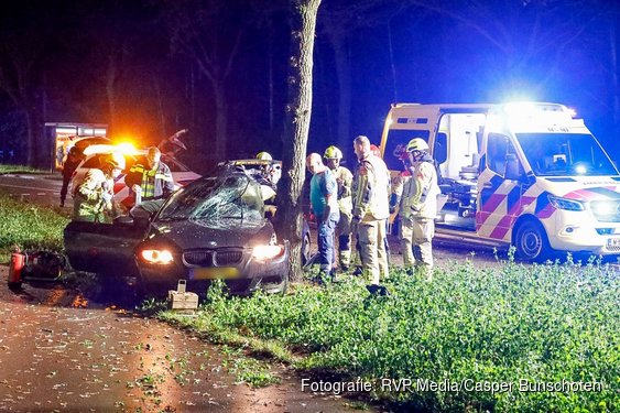 Automobilist bekneld na eenzijdig ongeval