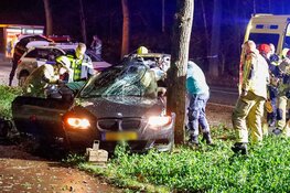 Automobilist bekneld na eenzijdig ongeval