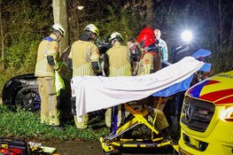 Automobilist bekneld na eenzijdig ongeval