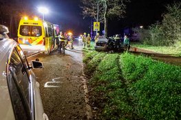 Automobilist bekneld na eenzijdig ongeval