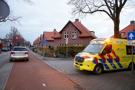 Aanrijding tussen auto en fietser op de Larenseweg in Hilversum