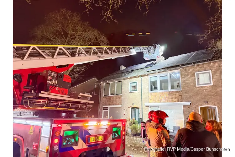 Schoorsteenbrand bij woning aan Jan van Galenstraat in Huizen